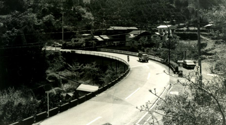 橋の概念を変えた日本初のカーブ橋　小田原市白糸橋