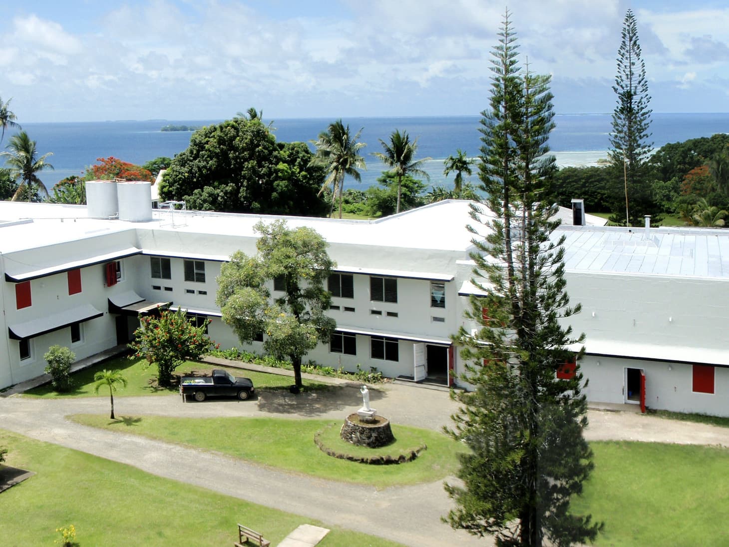ミクロネシア連邦ザビエル高校