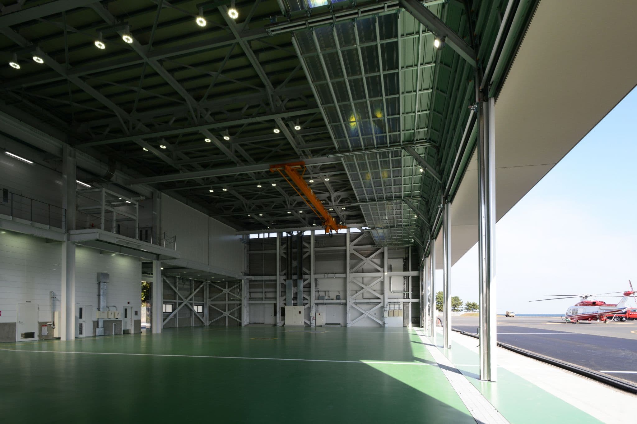 横浜ヘリポート格納庫改築工事