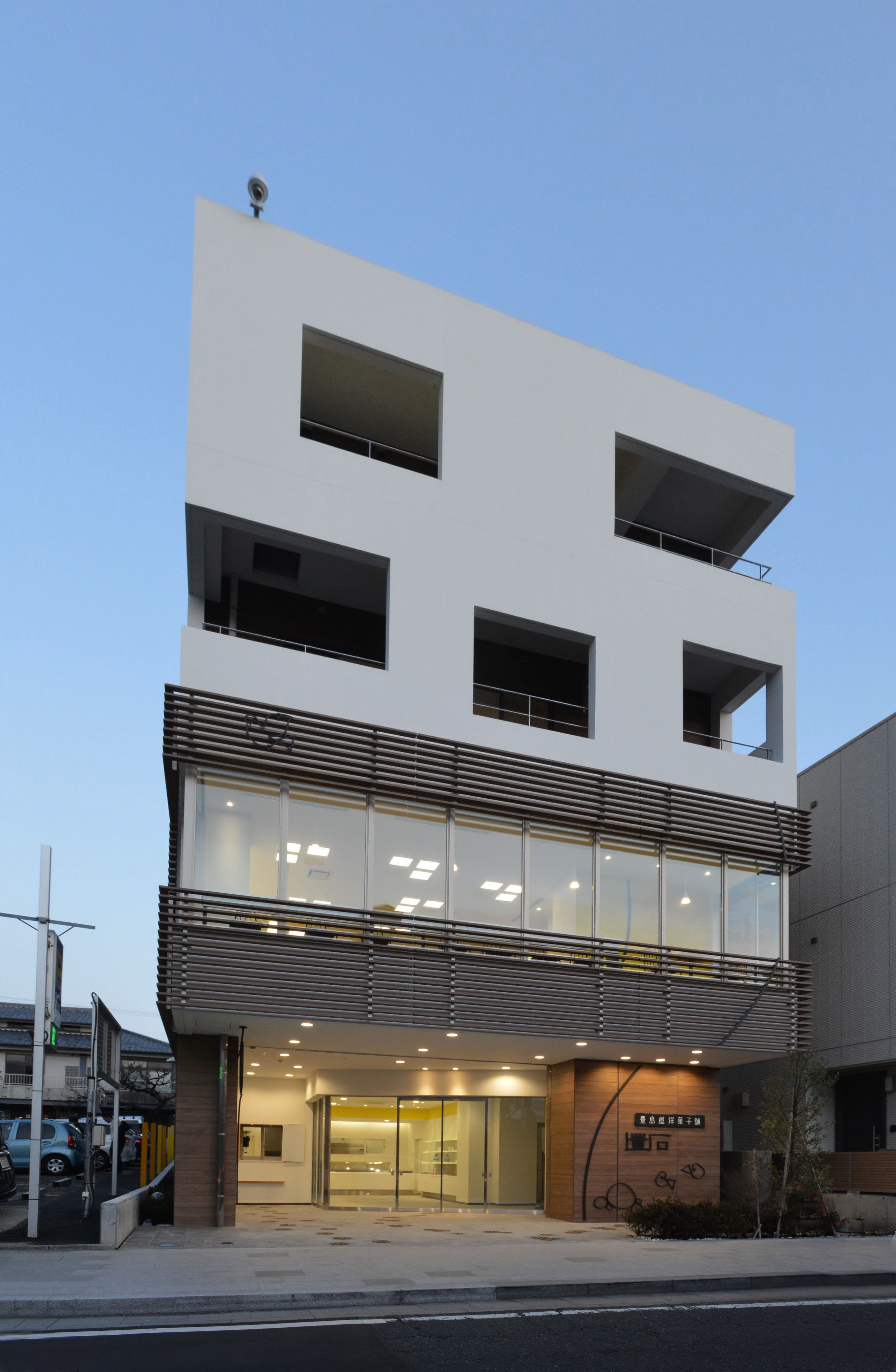 豊島屋洋菓子舗 置石