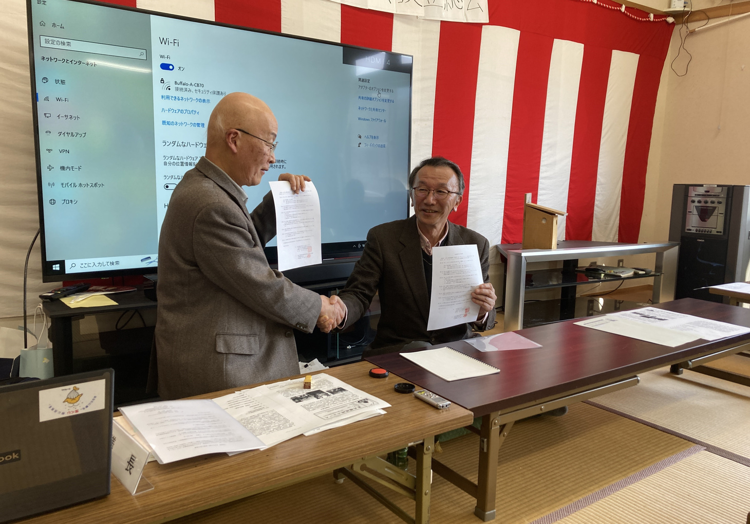 調印式(由井正敏会長と弊社相談役)